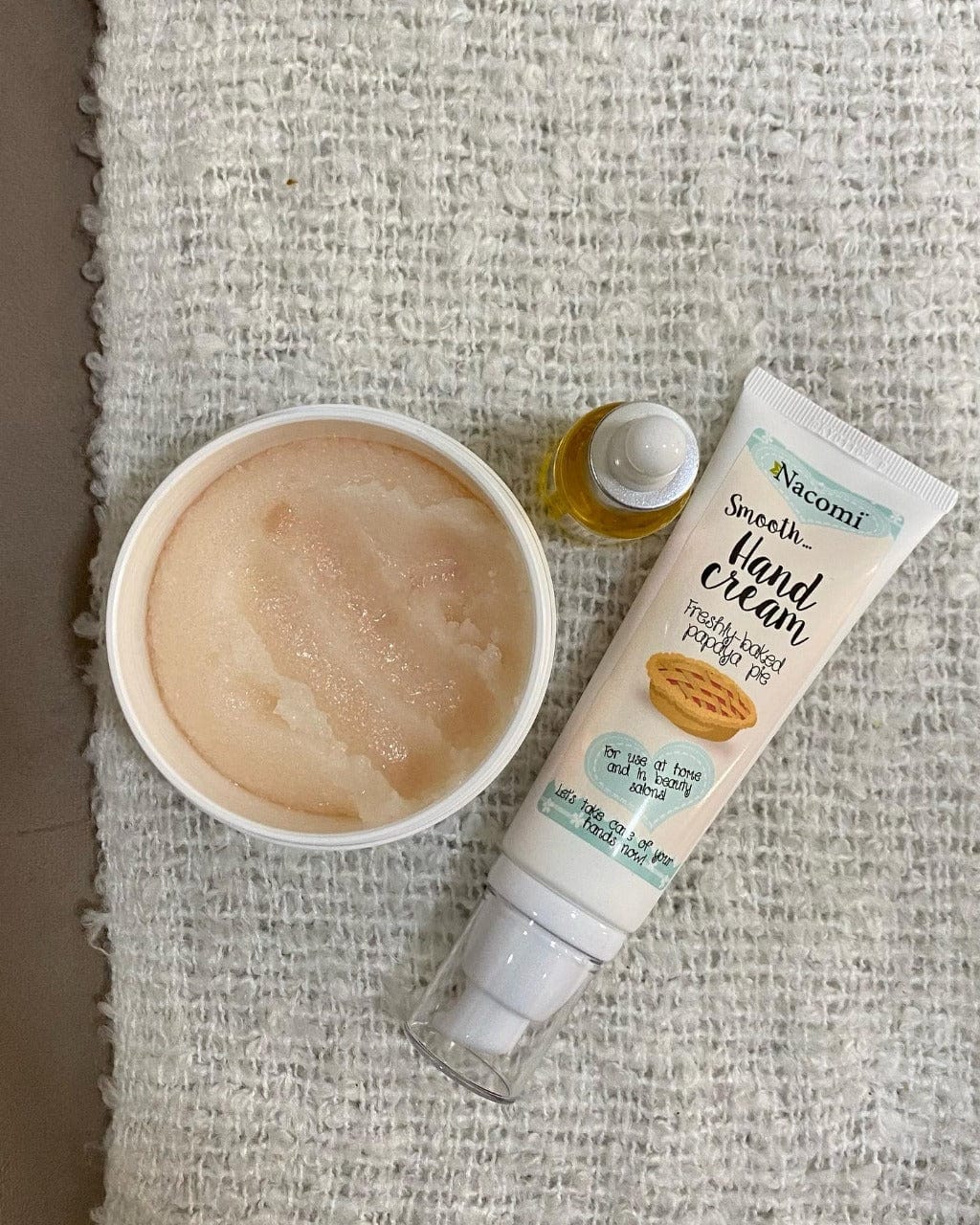 ثلاثية لمسة اليد الناعمة