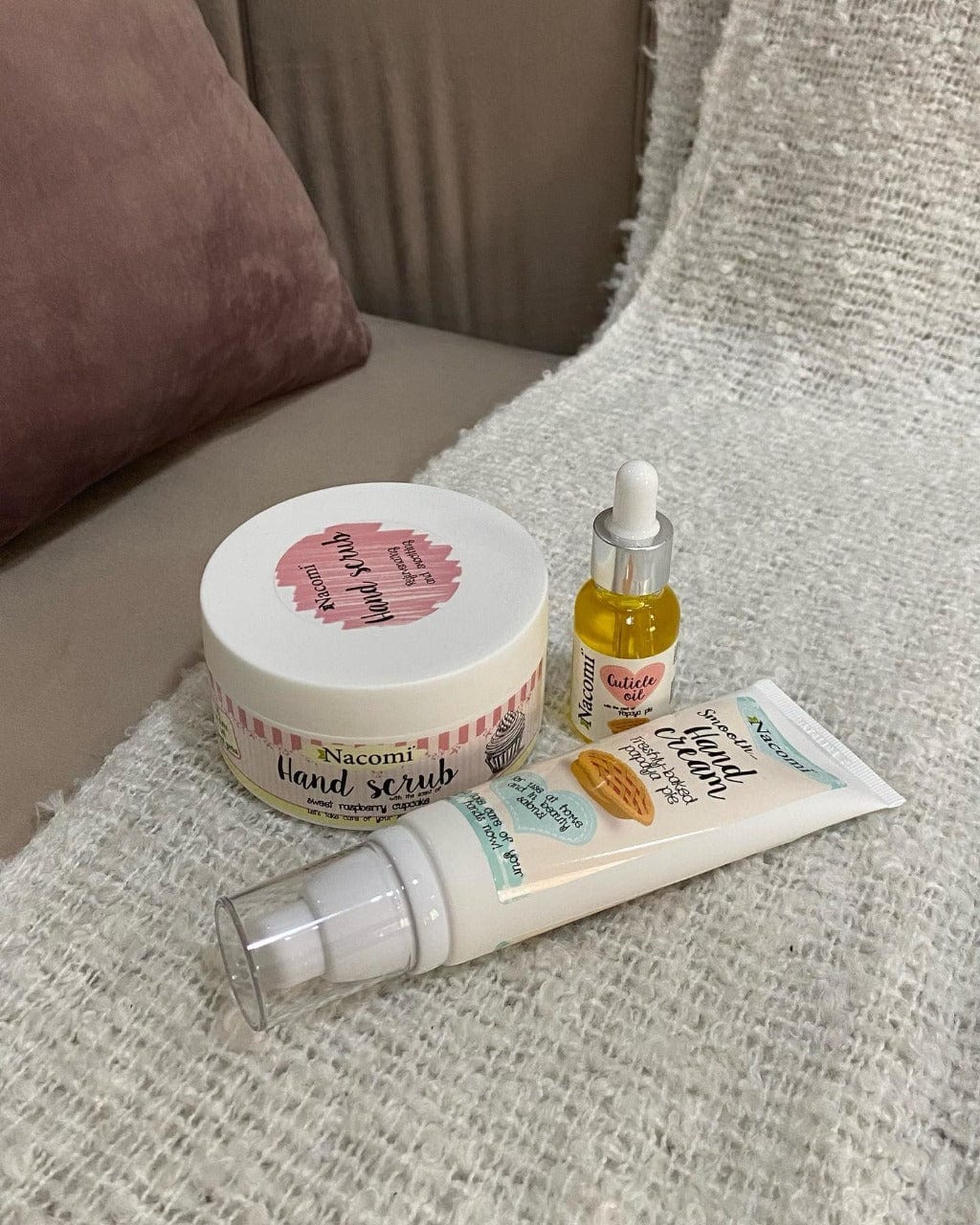 ثلاثية لمسة اليد الناعمة